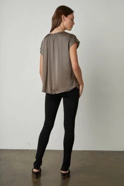 Velvet By Graham & Spencer ODETTE CAP SLEEVE BLOUSE