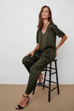 Velvet By Graham & Spencer HILLARY SATIN VISCOSE PLEATED PANT