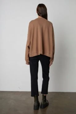 Velvet By Graham & Spencer MARGOT OVERSIZED SWEATSHIRT