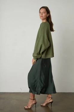 Velvet By Graham & Spencer MARGOT OVERSIZED SWEATSHIRT Womens