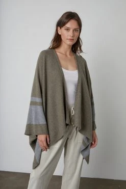 Velvet By Graham & Spencer HARPER OPEN FRONT PONCHO Womens 9 Velvet By Graham & Spencer HARPER OPEN FRONT PONCHO Womens
