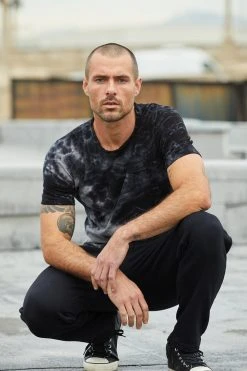 Velvet By Graham & Spencer OTTIS TIE DYE TEE Mens