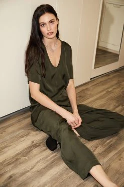 Velvet By Graham & Spencer HILLARY SATIN VISCOSE PLEATED PANT