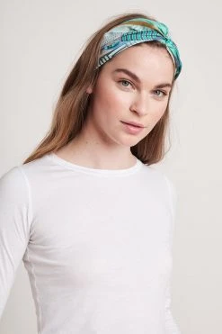 Velvet By Graham & Spencer Womens DIAMOND SHAPE SILK SCARF