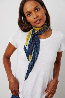 Velvet By Graham & Spencer Womens DIAMOND SHAPE SILK SCARF