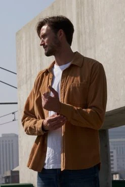 Velvet By Graham & Spencer Mens CAREY CORDUROY BUTTON-UP SHIRT