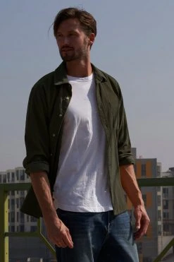 Velvet By Graham & Spencer Mens CAREY CORDUROY BUTTON-UP SHIRT