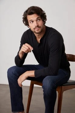 Velvet By Graham & Spencer Mens ALVARO COTTON JERSEY HENLEY