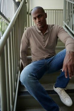 Velvet By Graham & Spencer ALVARO COTTON JERSEY HENLEY Mens