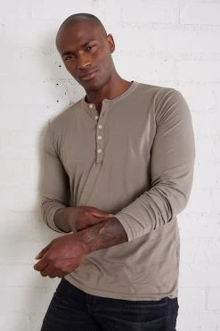 Velvet By Graham & Spencer ALVARO COTTON JERSEY HENLEY Mens