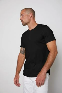 Velvet By Graham & Spencer FULTON SHORT SLEEVE HENLEY Mens