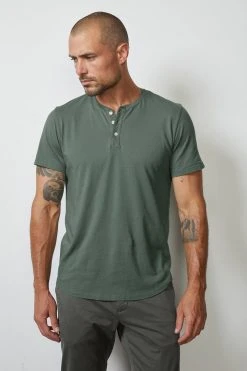 Velvet By Graham & Spencer Mens FULTON SHORT SLEEVE HENLEY