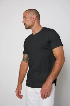 Velvet By Graham & Spencer FULTON SHORT SLEEVE HENLEY Mens