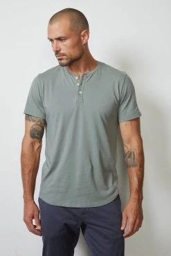 Velvet By Graham & Spencer FULTON SHORT SLEEVE HENLEY Mens