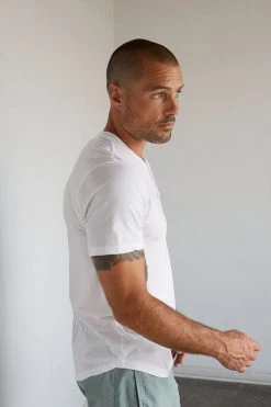 Velvet By Graham & Spencer FULTON SHORT SLEEVE HENLEY Mens