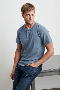 Velvet By Graham & Spencer Mens FULTON SHORT SLEEVE HENLEY