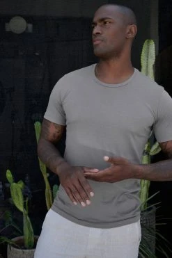 Velvet By Graham & Spencer HOWARD WHISPER CLASSIC CREW NECK TEE Mens