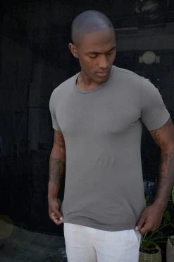 Velvet By Graham & Spencer HOWARD WHISPER CLASSIC CREW NECK TEE Mens