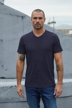 Velvet By Graham & Spencer SAMSEN WHISPER CLASSIC V-NECK TEE Mens