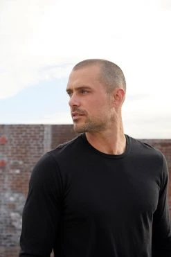 Velvet By Graham & Spencer SKEETER WHISPER CLASSIC CREW NECK TEE