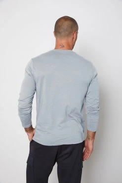 Velvet By Graham & Spencer SKEETER WHISPER CLASSIC CREW NECK TEE Mens