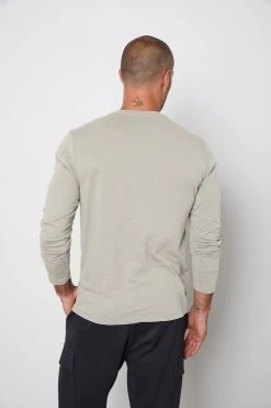Velvet By Graham & Spencer SKEETER WHISPER CLASSIC CREW NECK TEE Mens
