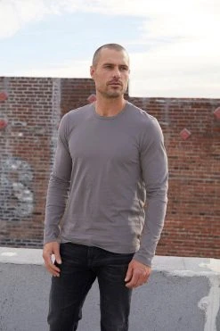 Velvet By Graham & Spencer SKEETER WHISPER CLASSIC CREW NECK TEE Mens