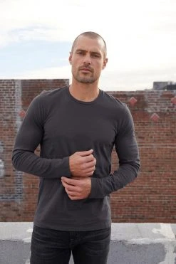 Velvet By Graham & Spencer SKEETER WHISPER CLASSIC CREW NECK TEE Mens