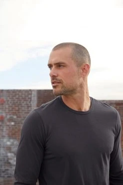 Velvet By Graham & Spencer SKEETER WHISPER CLASSIC CREW NECK TEE Mens