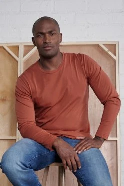 Velvet By Graham & Spencer SKEETER WHISPER CLASSIC CREW NECK TEE Mens