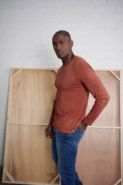 Velvet By Graham & Spencer SKEETER WHISPER CLASSIC CREW NECK TEE Mens