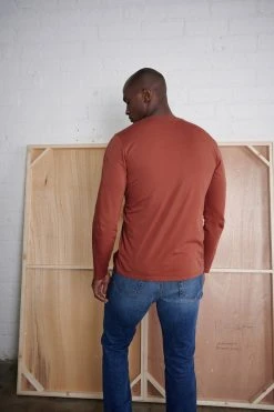 Velvet By Graham & Spencer SKEETER WHISPER CLASSIC CREW NECK TEE Mens