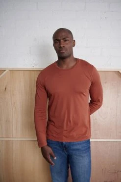 Velvet By Graham & Spencer SKEETER WHISPER CLASSIC CREW NECK TEE Mens