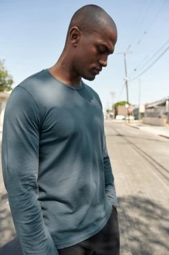 Velvet By Graham & Spencer SKEETER WHISPER CLASSIC CREW NECK TEE Mens