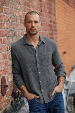 Velvet By Graham & Spencer Mens ELTON COTTON WOVEN BUTTON-UP SHIRT