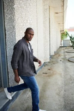 Velvet By Graham & Spencer BENTON LINEN BUTTON-UP SHIRT