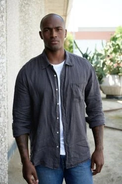 Velvet By Graham & Spencer BENTON LINEN BUTTON-UP SHIRT